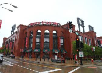 Mujer recibe un balazo durante juego de los Cardinals