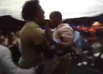 ...mientras Leonard Williams saca a Darron Lee de otra