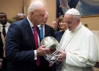 Miembros del Hall of Fame de la NFL visitan al Papa Francisco