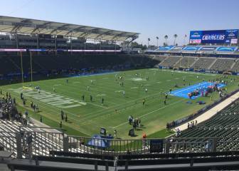 Un fan de Chargers acusa a la NFL en una valla publicitaria