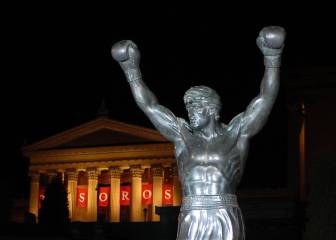 Aficionados disfrazan a Rocky Balboa como Tom Brady