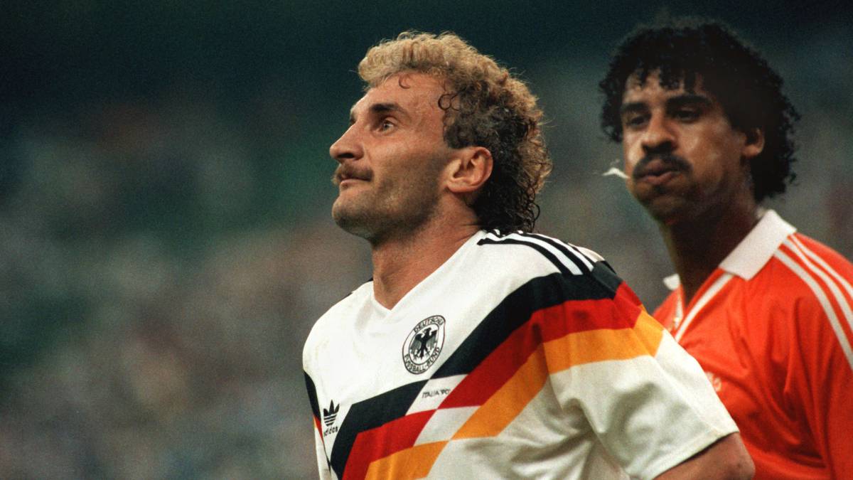 El escupitajo y la disputa entre Rudi Völler y Frank Rijkaard - AS USA