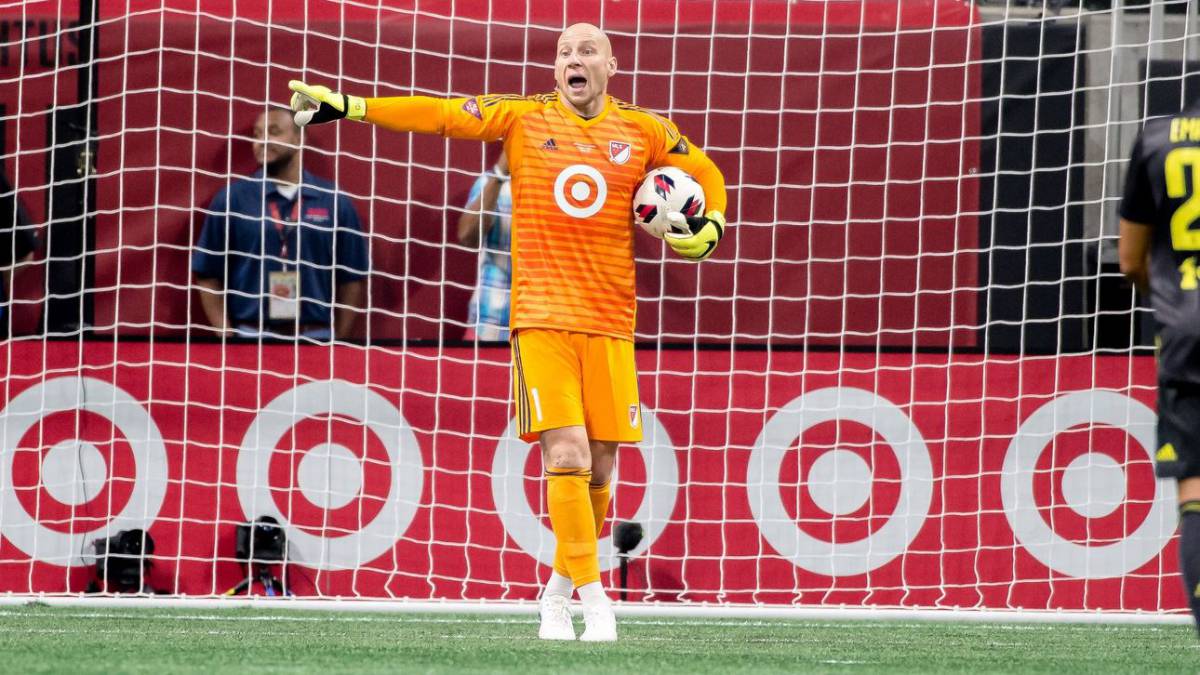 Brad Guzan uso un micrÃ³fono durante el All-Star Game