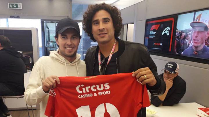 Checo Pérez recibió la visita de Memo Ochoa en el GP de Bélgica