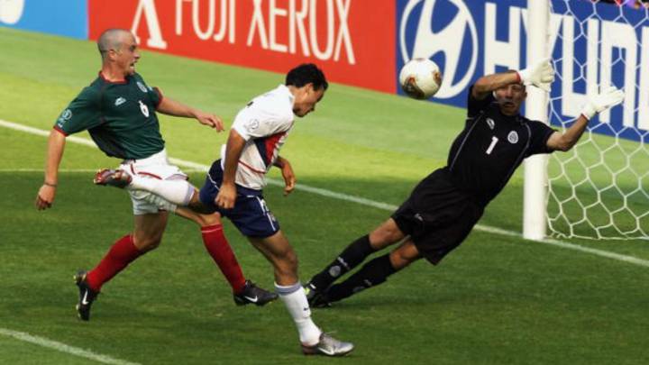 Debido al cumpleaños del histórico delantero de la selección de USA, les traemos cinco momentos que hicieron de Donovan el jugador más odiado en México.
