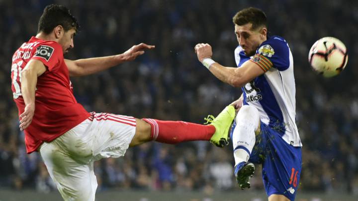 Porto's Mexican midfielder Hector Herrera (R) vies with Benfica's Portuguese defender Andre Almeida during the Portuguese League football match between FC Porto and SL Benfica 