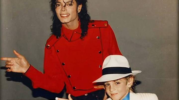 Luego de que salió el documental de cuatro horas que habla sobre los abusos sexuales infantiles que cometió Michael Jackson, algunos medios optaron por quitar su música.