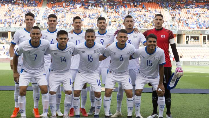 La Selección de El Salvador posa previo a un partido de Copa Oro.