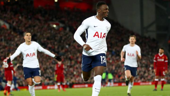 Wanyama festeja un gol con el Tottenham ante Liverpool