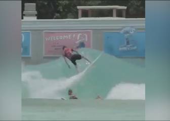 Surfista enloquece al publico con este increíble salto