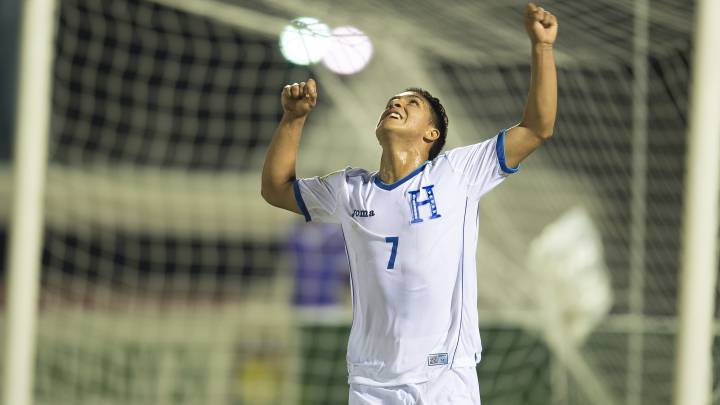 El futbolista hondureño se despidió de sus compañeros de Olimpia y emprenderá su viaje hacia Vancouver Whitecaps de la MLS.