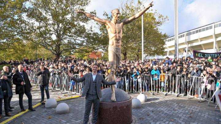 El capitán de LA Galaxy se mostró contento en el evento de la revelación de su estatua en Suecia. ‘Ibra’ comentó que es la recompeza de 20 años de trabajo.