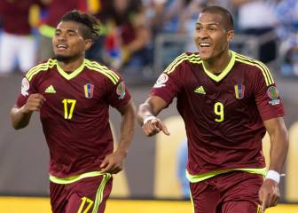 Se lanzan contra Josef: 