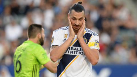 Desde que llegó a LA Galaxy de la MLS, el astro sueco no ha podido levantar algún título, pero tratará de romper su sequía en los Playoffs...