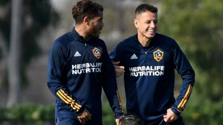Chicharito Sorprende A Todos Con Sus Habilidades En El Basquetbol
