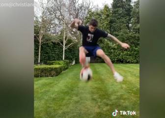Pulisic inaugura su perfil de Tik Tok con graciosa caída