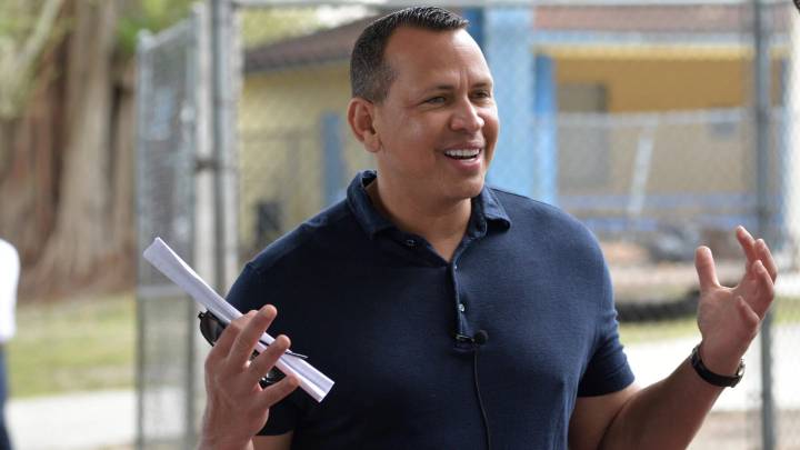 Reporte: Trump consulta opinión de A-Rod sobre el coronavirus