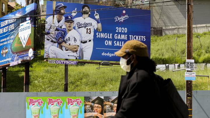 MLB se replantearía jugar en estadios de primavera vacíos