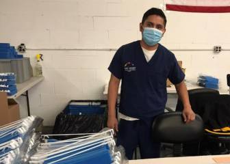 Salvadoreño pasó de jugar con selección a hacer mascarillas