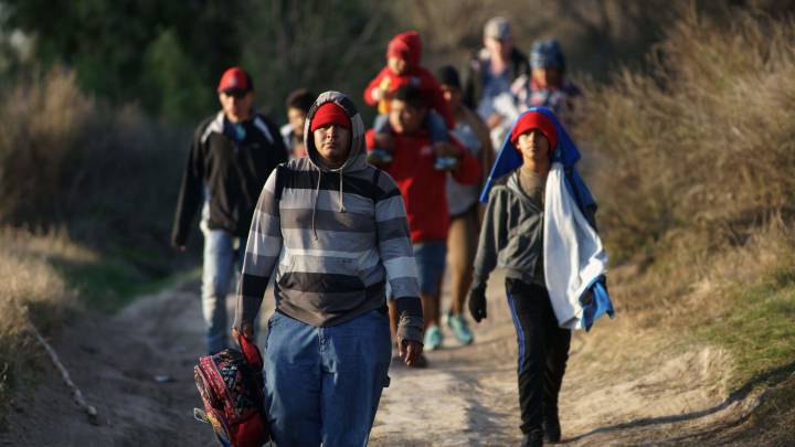 Estímulo para inmigrantes indocumentados en California: Cómo solicitarlo y fechas de cobro