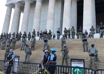 La imagen del día: soldados de la Guardia Nacional en el Monumento a Lincoln