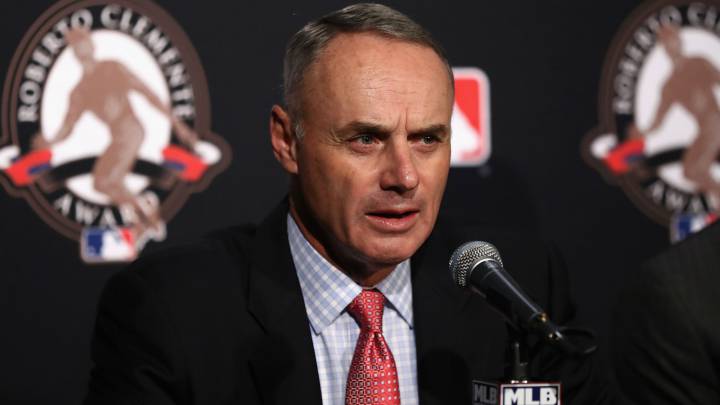 Reporte: MLB y dueños planean campaña de 48 juegos