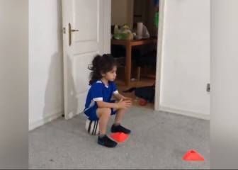 Increíble control de esta pequeña en su entrenamiento en casa