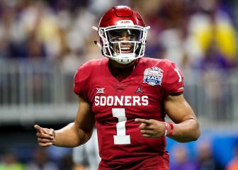 Jalen Hurts, un novato aplicado en Eagles