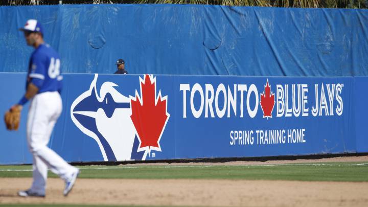 Blue Jays alistan equipamiento y esperan para partir a Toronto