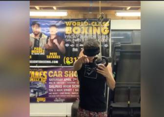 Hace su rutina de boxeo con los ojos vendados
