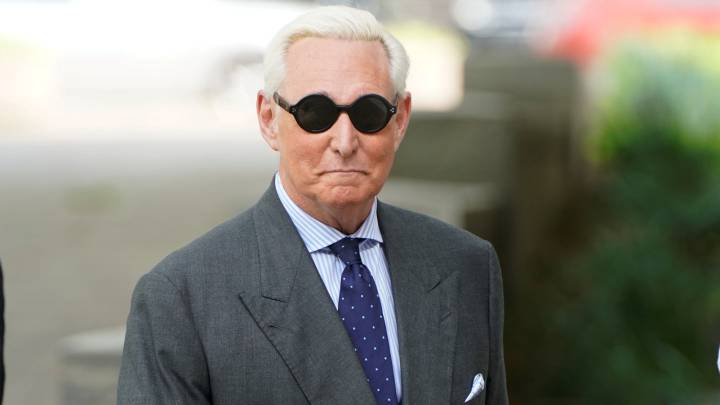 ¿Quién es Roger Stone y por qué Trump ha conmutado su pena de cárcel?