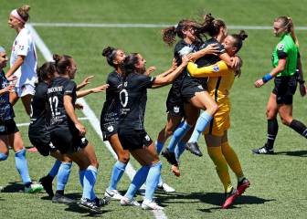 Jugadores del Sky Blue se quejan por el pasto artificial