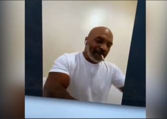 El momento en el que Mike Tyson firma su nuevo contrato