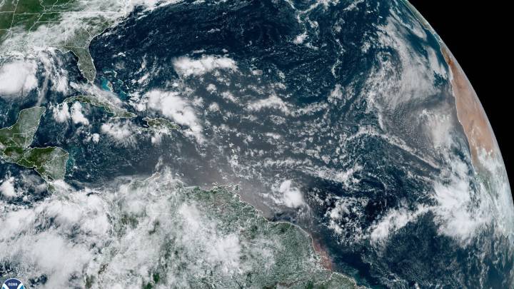 El Huracán Hanna se degrada a tormenta tropical al llegar a Texas