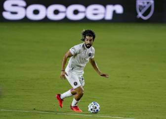 Rodolfo Pizarro festeja con la afición ficticia del Inter Miami