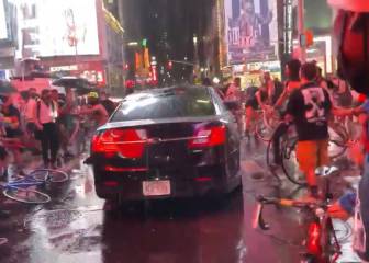 Auto atropella a manifestantes en Times Square, New York