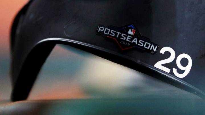 Logo de postemporada de MLB en casco de bateo