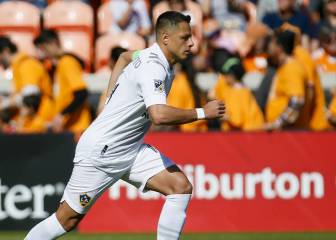 Barros Schelotto: “Chicharito y Jona van a jugar cada vez más”