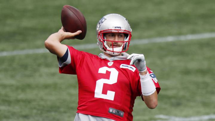 Reporte: Brian Hoyer sustituirá a Cam Newton para los Patriots ante Chiefs