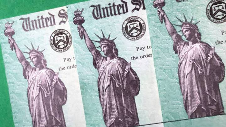 Cheque estímulo: ¿Se puede recibir y cobrar el pago en el Columbus Day?