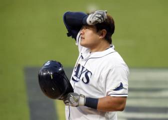 Choi iza la bandera coreana en el Clásico de Otoño