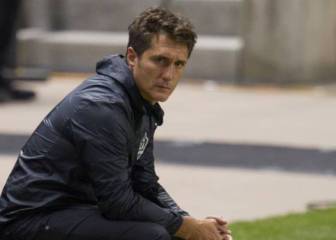 Un sector de aficionados pide la salida de Barros Schelotto