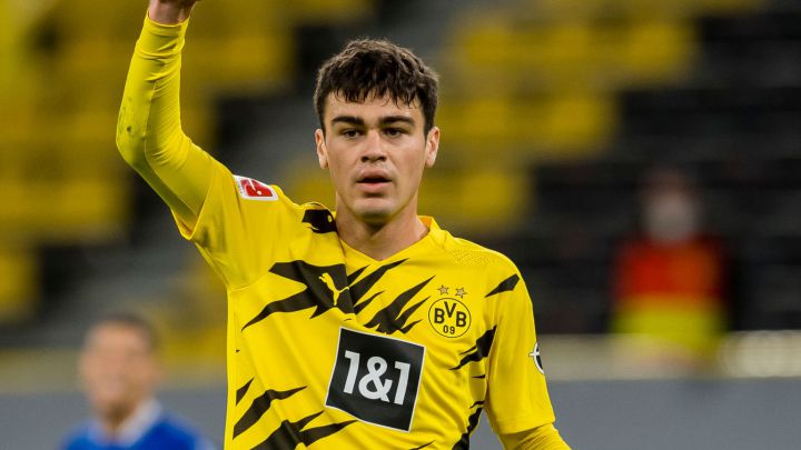 Giovanni Reyna es titular por primera vez con el Dortmund