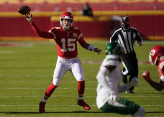 Pat Mahomes pasa para cinco anotaciones