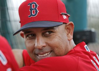 Reporte: Red Sox recontratan a Alex Cora