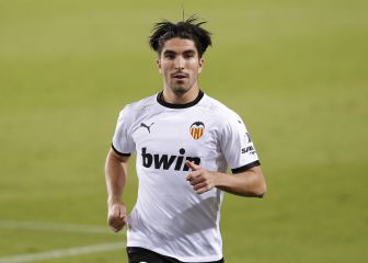 Carlos Soler anota hat-trick y Valencia golea al Real Madrid