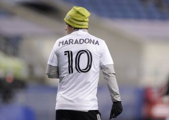Nicolás Lodeiro rinde homenaje a Diego Maradona