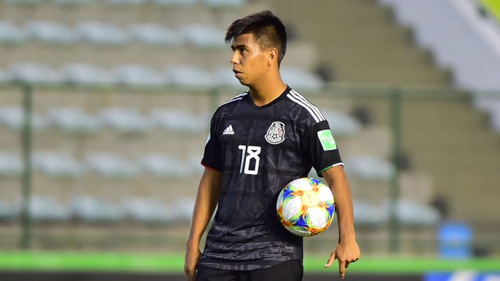 El estratega aseguró que Álvarez es un futbolista polivalente y gracias a ello puede aportar mucho en distintas zonas del terreno de juego.