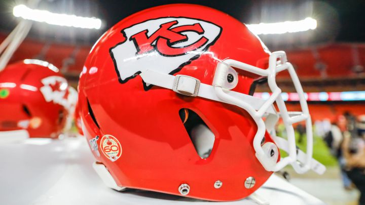 Reporte: Chiefs tuvieron siete falsos positivos de coronavirus