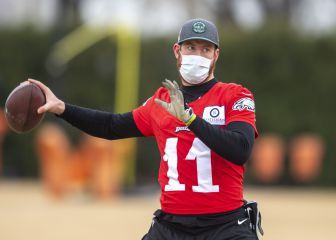 Reporte: Eagles aún confían en Carson Wentz